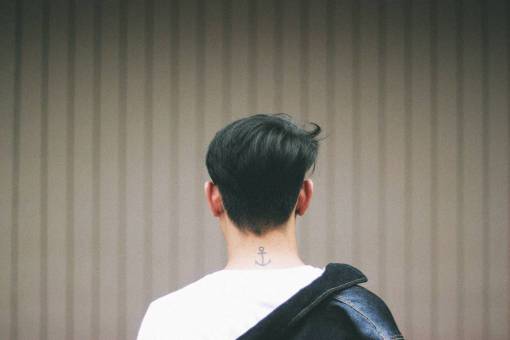 mezcla chico hombre gente tatuaje pared trasera mezclilla
