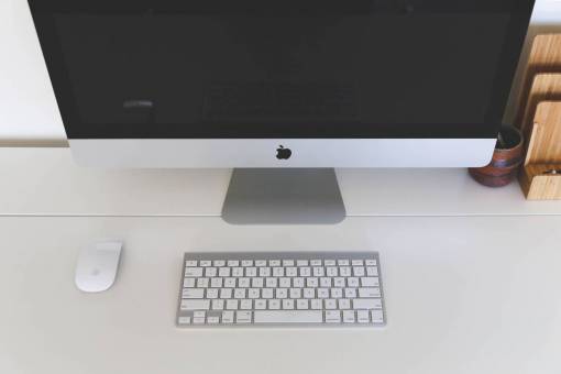 mac computadora de escritorio teclado mouse escritorio de oficina