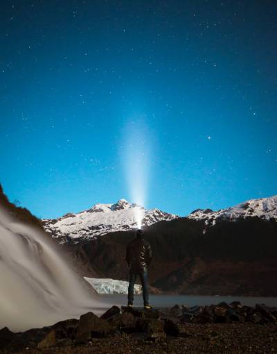 montaña tierras altas cielo colina acantilado cascadas gente