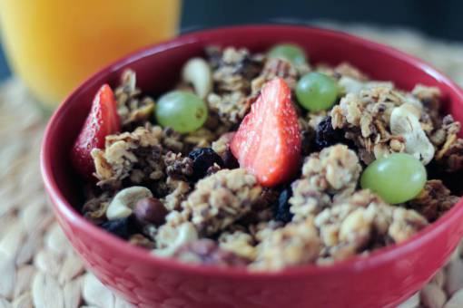strawberries muesli  cereal  breakfast  grapes  strawberries  nuts  bowl
