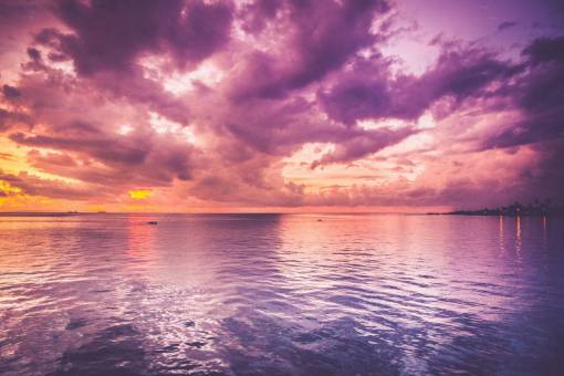 cielo púrpura nubes puesta de sol anochecer océano mar