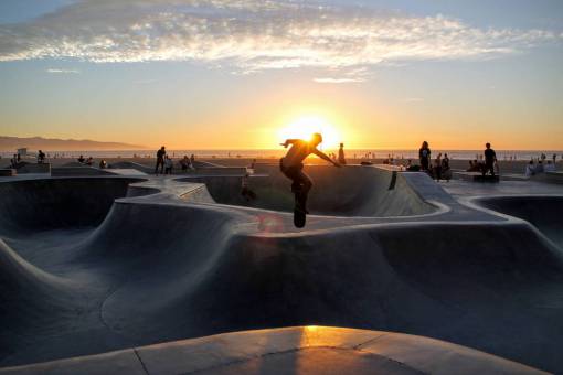 skateboarding-trick skateboard  people  guy  skateboarding  sport  venue  horizon