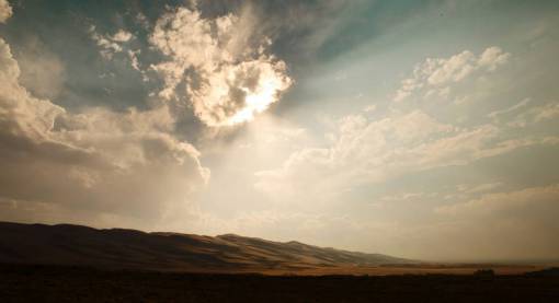 rayo de sol cielo nubes luz del sol rayos de sol soleado desierto arena
