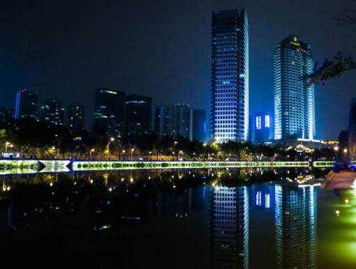 china horizonte edificios torres noche ciudad oscura agua