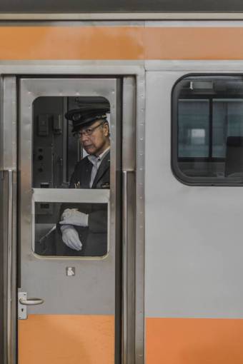 anciano tren viaje transporte vehículo gente anciano viejo