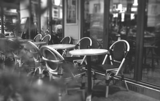 cafeteria edificio cafe bar restaurante mesas en blanco y negro sillas