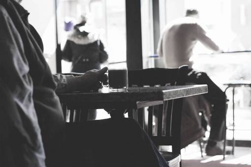 leer cafe cafe gente mesa sentado sillas