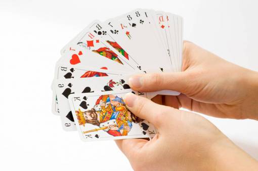 juego de cartas ases símbolo jugar apostar gente