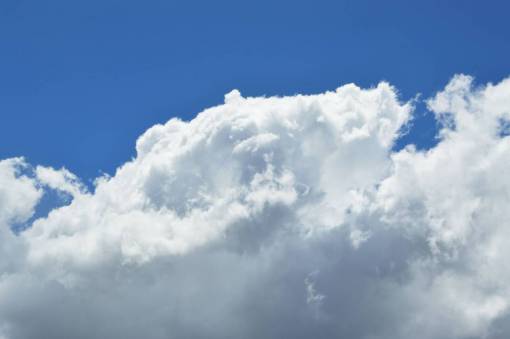 nubes blancas nubes cielo antena azul blanco