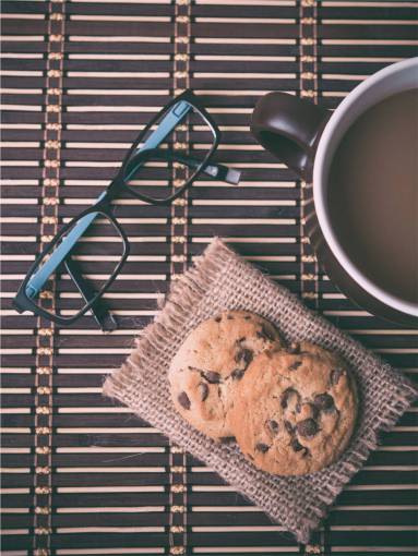 chip café chispas de chocolate galletas anteojos taza taza bocadillo