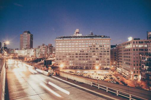 autopista noche oscura ciudad urbana coche vehículo transporte