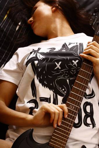 instrumento guitarra eléctrica instrumento música niña mujer modelo gente