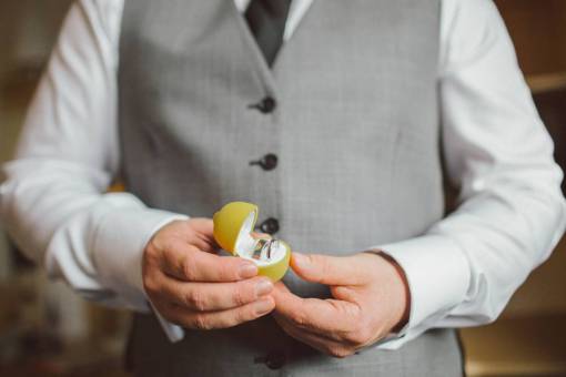 anillo novio boda anillo de bodas hombre masculino nervioso feliz