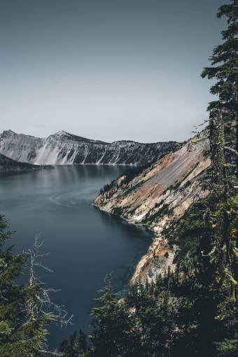 crater lago crator montaña bosque agua naturaleza sendero