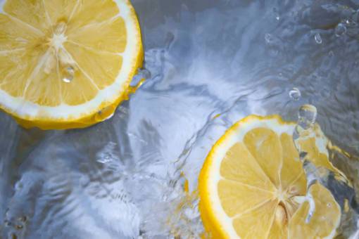 salpicadura limones frutas cítricos agua splash comida amarillo
