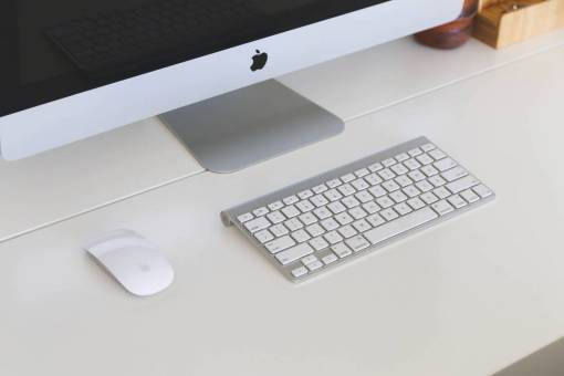 mac computadora de escritorio teclado mouse escritorio de oficina