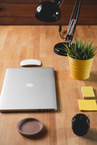 raton macbook mouse lamp black post it amarillo escritorio