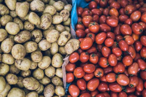 patata mercado comida fruta almidón tomates rojos patatas