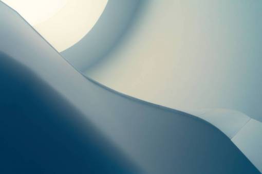 arriba minimalismo escaleras iluminan transición azul diseño de interiores