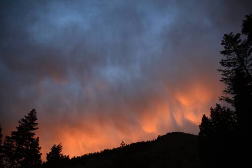 montaña tierras altas nube oscura cielo cumbre cresta
