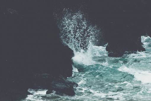 salpicadura naturaleza agua rompiendo olas océano azul mar