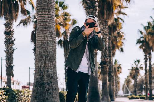 sexo Fotógrafo cámara al aire libre palmeras acción persona del sexo masculino