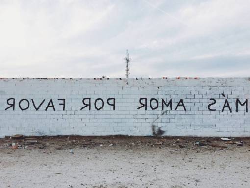 publico pared pública escribir vandalismo cielo al aire libre