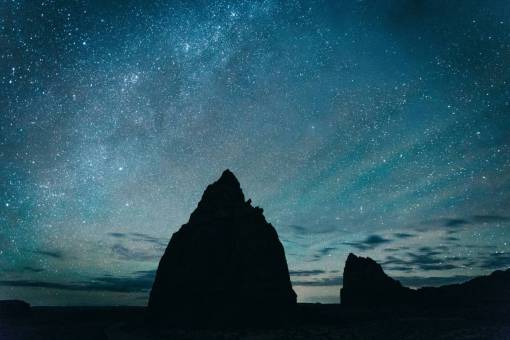 rock hill cielo oscuro nubes estrellas noche