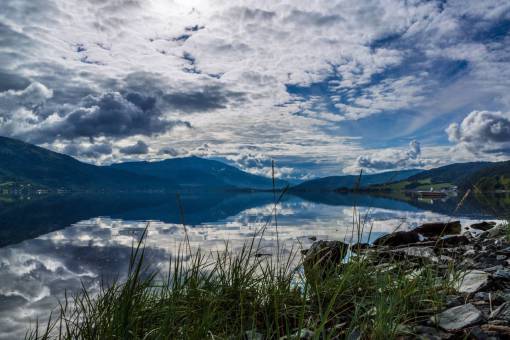sky  clouds  mountain  lake  valley  plants  grass