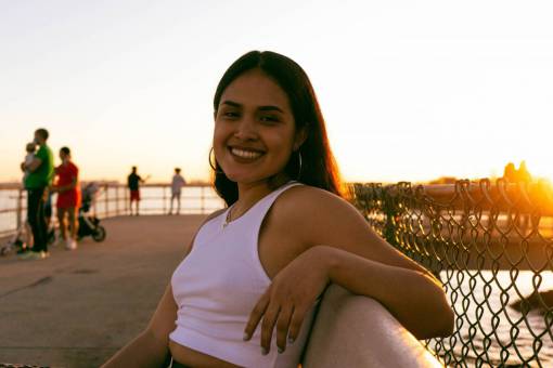 nina bonita mujer sonriente, exterior, niña, casual, park city