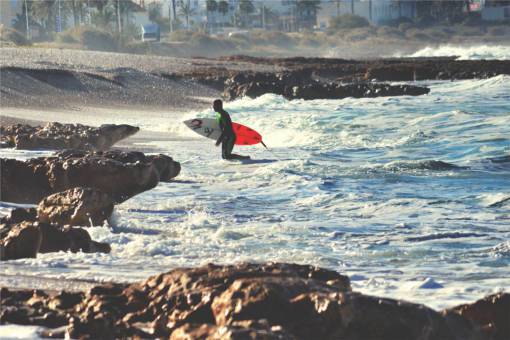 practice surfer  surfboard  surfing  ocean  sea  water  waves