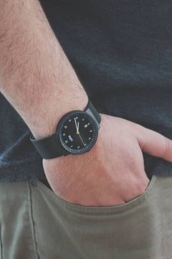 accessory watch  fashion  accessories  objects  guy  man  people
