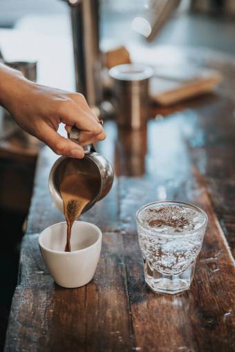 refresco agua beber refresco café expreso taza de madera