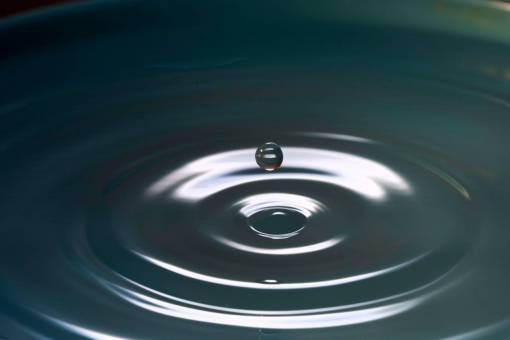 drops agua liquida gotas oscuras