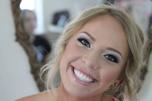 cosmos mujer maquillaje cara sonrisa cuidado de la piel salud ojos