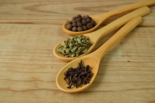 spice wood  spoon  condiments  utensils  ingredients  spices  table