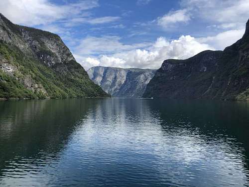 mountain horizon mountains lakeside landscape lake peak park national water
