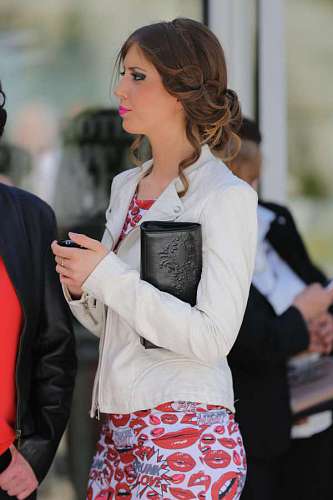 glamour lado bolso peinado glamour bonita elegancia mujer de negocios