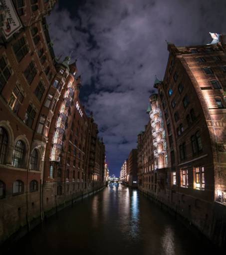 canal arquitectura edificio infraestructura noche luz nube cielo