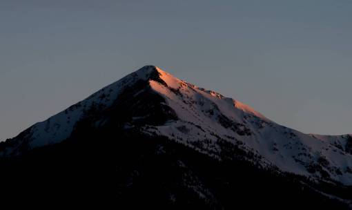 paisaje de invierno oscuro montaña montaña paisaje naturaleza nube cielo