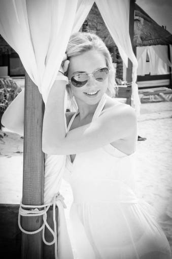 cabana niña modelo sonriente sonrisa feliz bonita hermosa