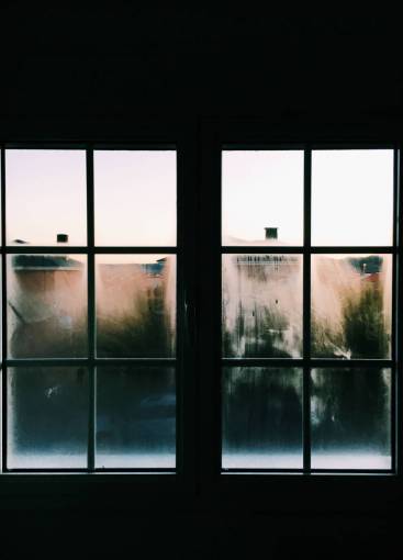 house  home  windows  panes  sills  grates  fog