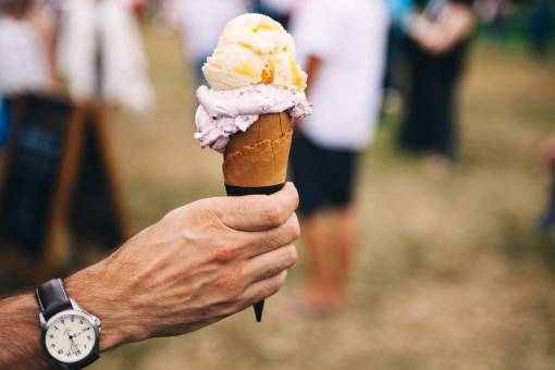 heladas helado postre mano reloj sabor comiendo frio