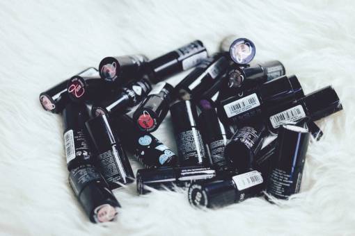 cosmos lápiz labial belleza moda maquillaje colección cosméticos piel