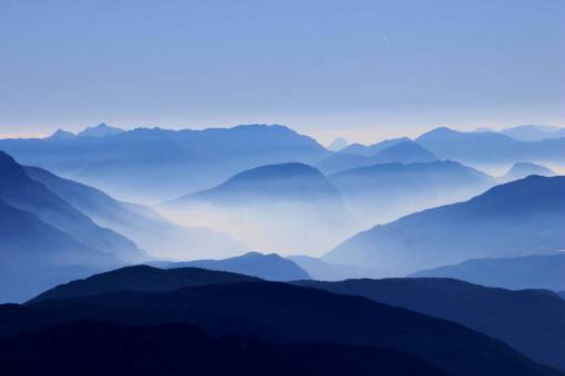 blue gradas naturaleza montañas paisaje nubes cielo horizonte viajes