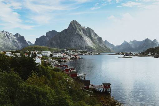 pasion Noruega lofoten pueblo montañas naturaleza cielo nubes