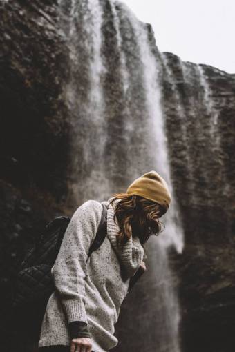gente mujer niña sola viajes aventura al aire libre