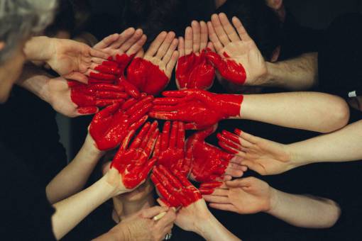 corazon pintura roja corazón palma manos arte