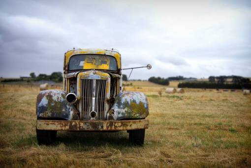 truck still  items  things  truck  old  rusty  grass