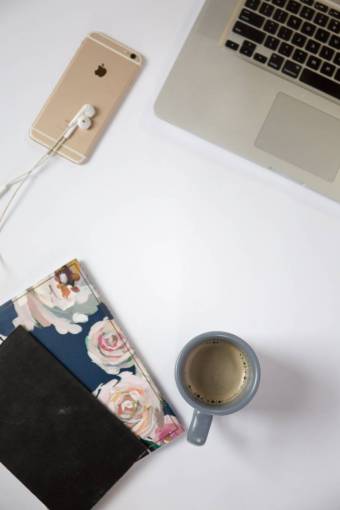 copyspace espacio de trabajo oficina teléfono inteligente tecnología negocio teléfono freelance